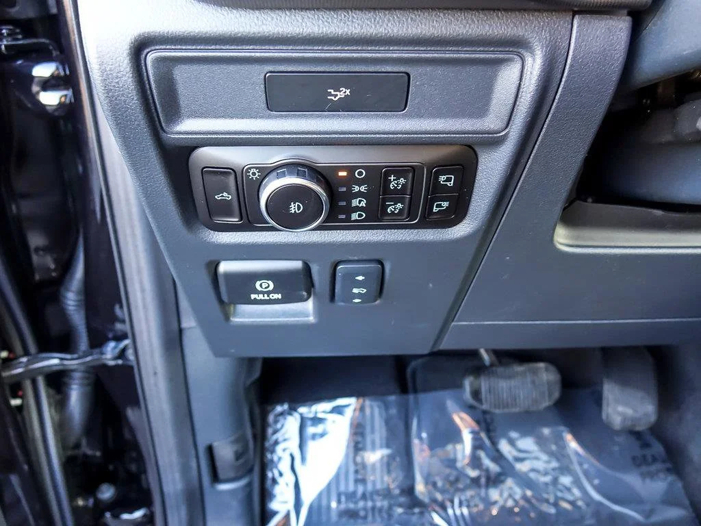Used 2026 Agate Black Metallic Ford LARIAT image 26