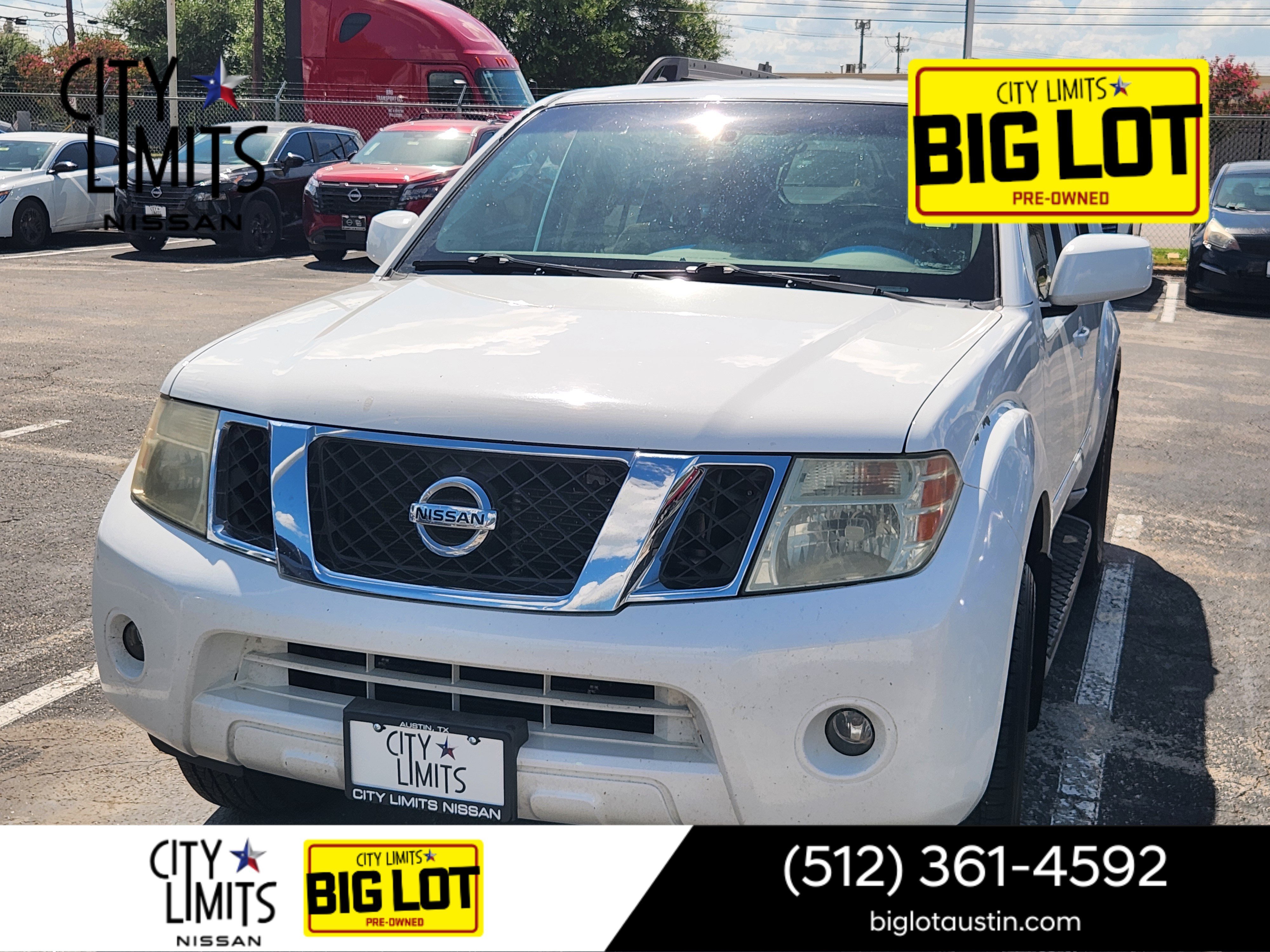 2011 Nissan Pathfinder SV 4x2's photo