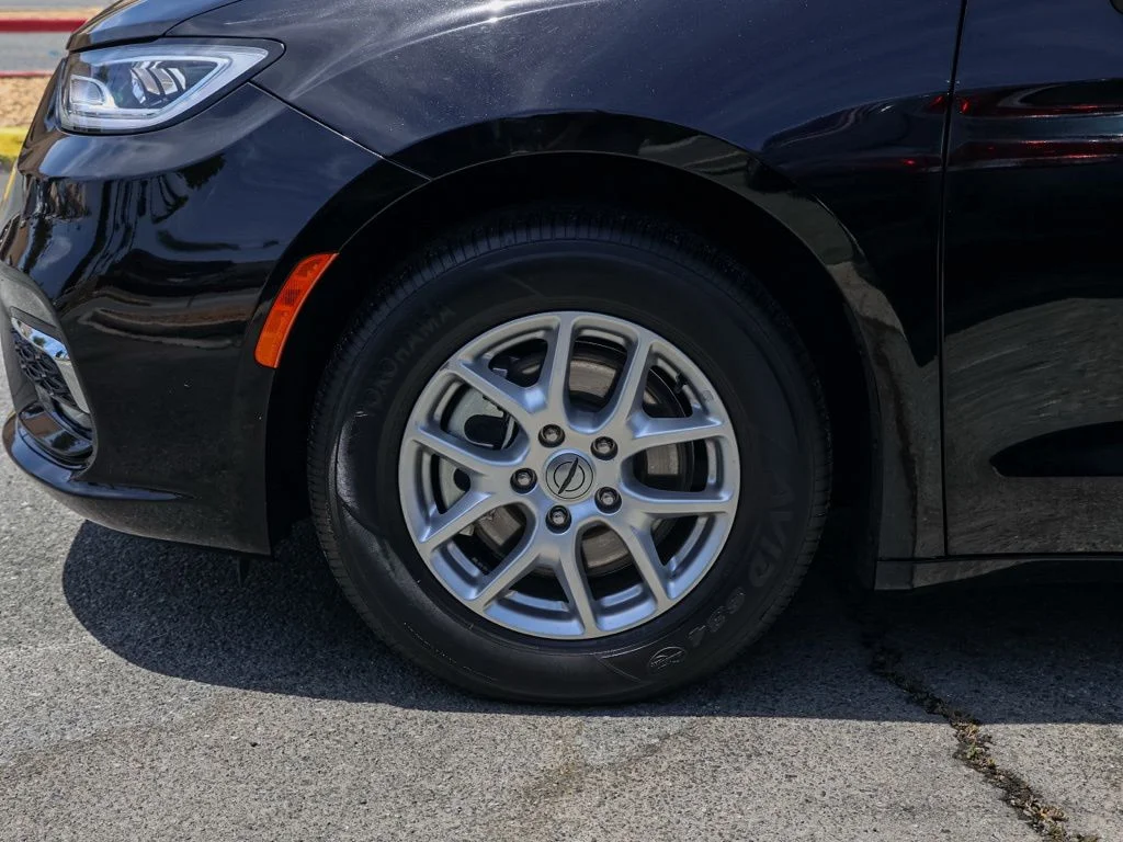 Used 2024 Black Chrysler Touring image 11