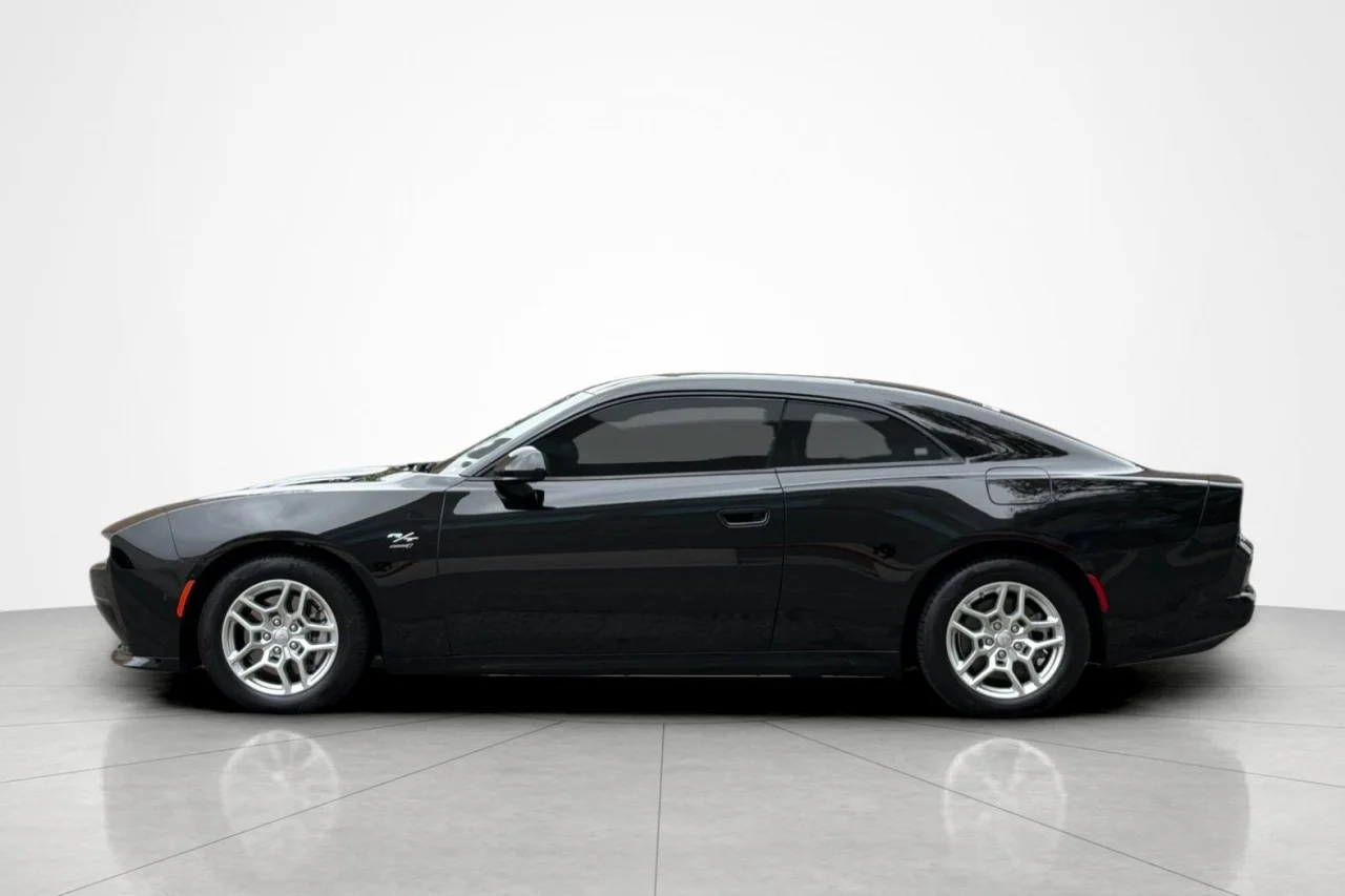 Used 2025 DIAMOND BLACK CRYST Dodge R/T image 2