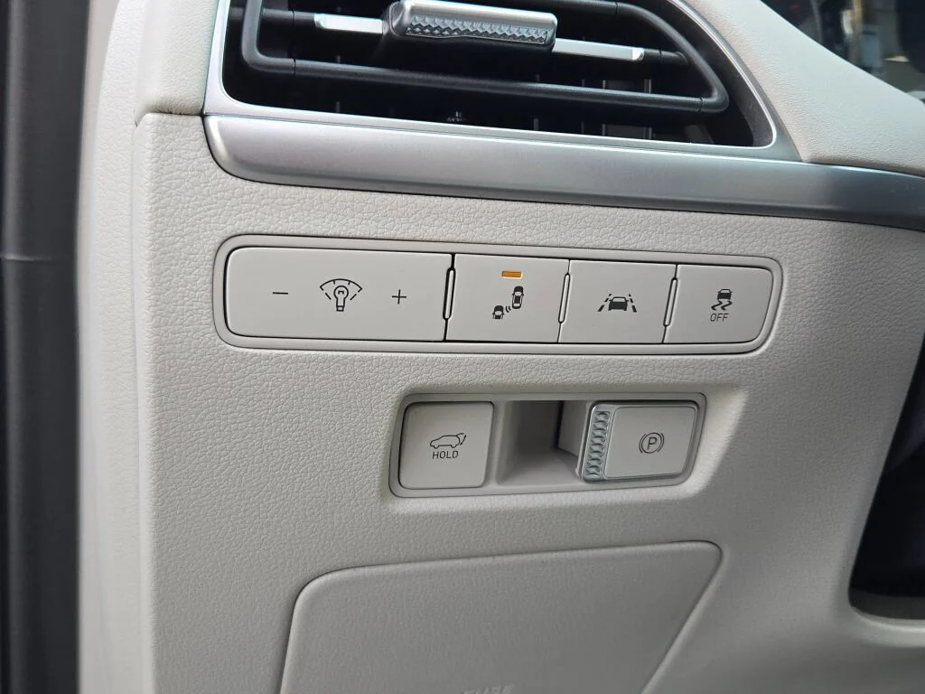 Used 2022 White Hyundai SEL image 22