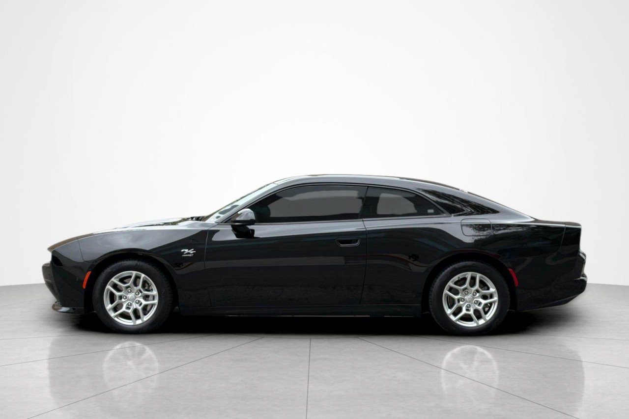 Used 2025 DIAMOND BLACK CRYST Dodge R/T image 2