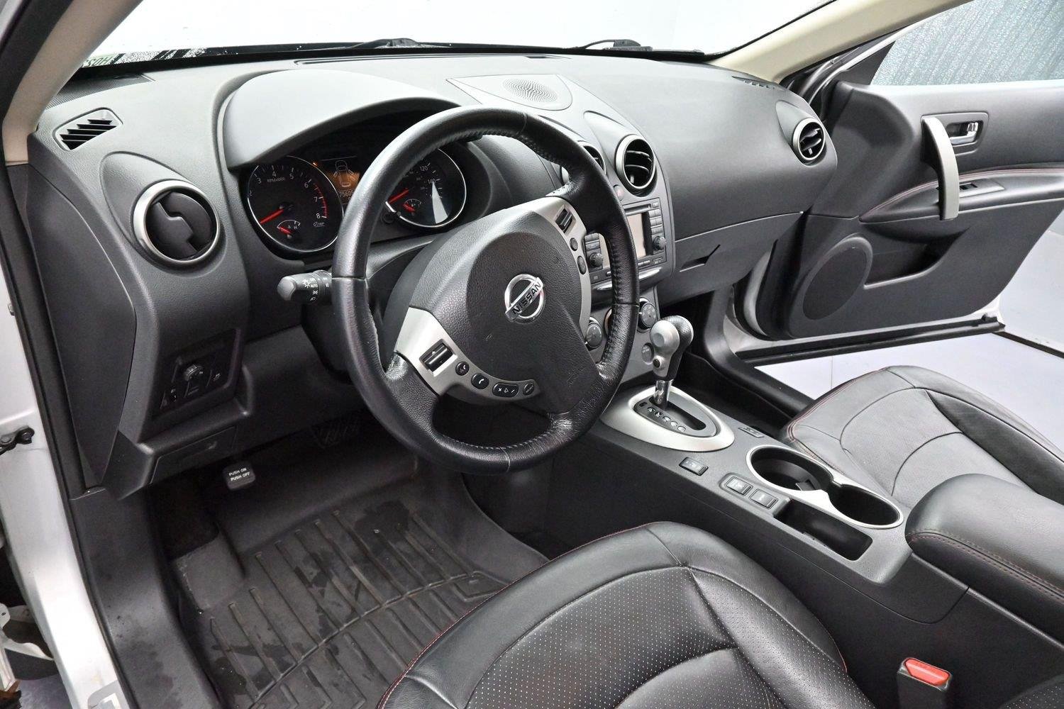 Used 2013 Brilliant Silver Nissan SL image 15