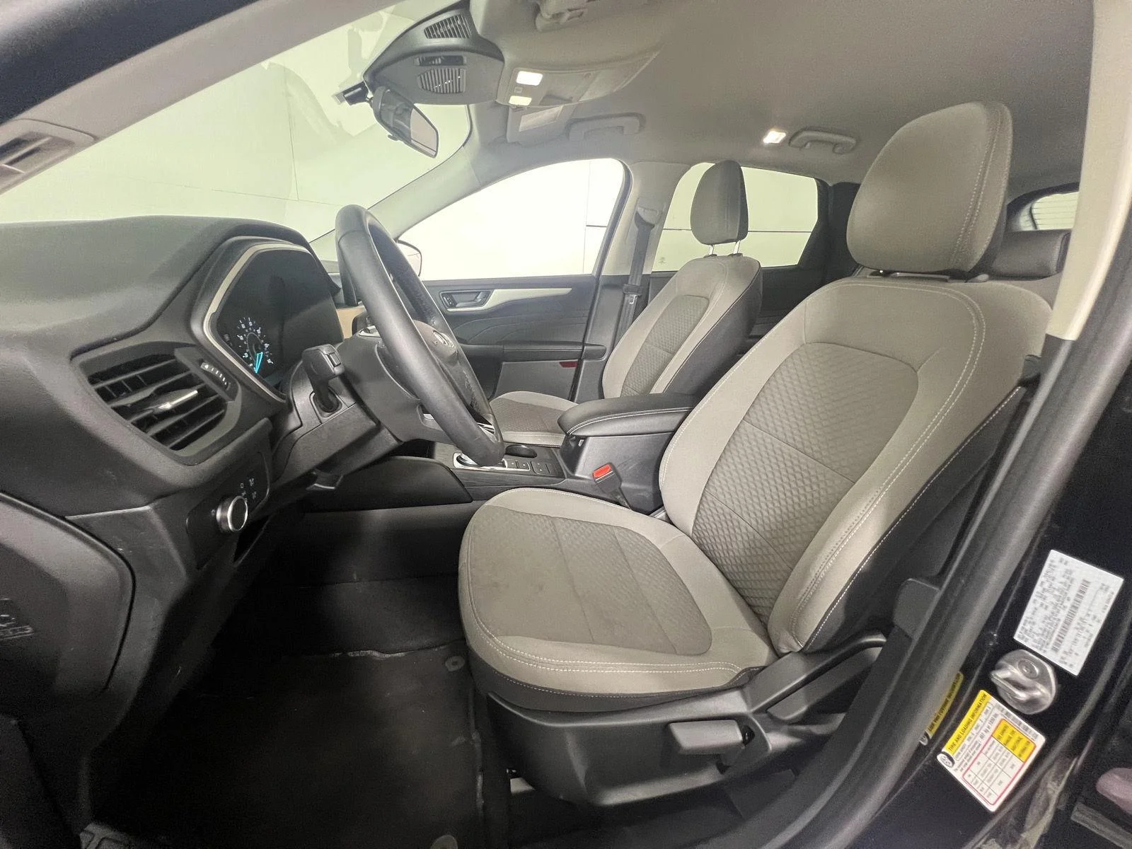 Used 2022 Agate Black Ford SE image 2