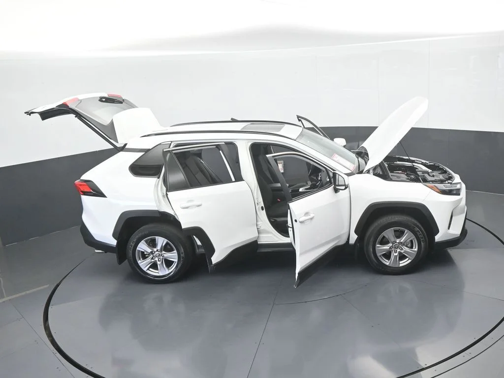 Used 2025 Ice Toyota XLE image 63