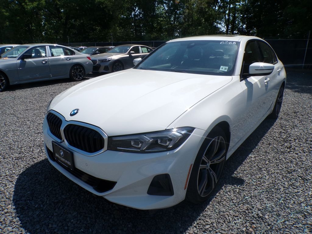 2023 BMW 3 Series 330i xDrive Sedan's photo