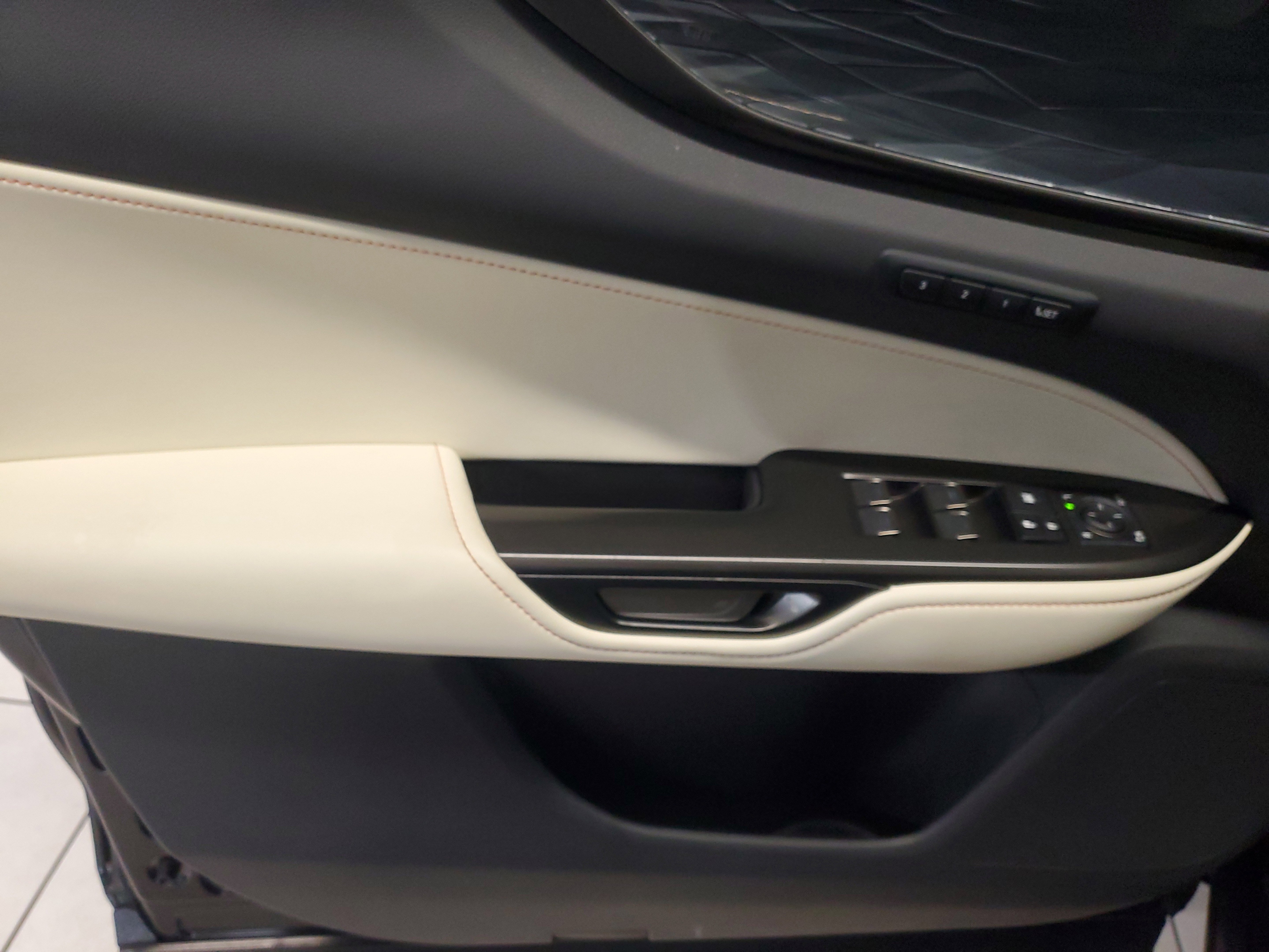 Used 2024  Lexus NX 250 Premium image 21