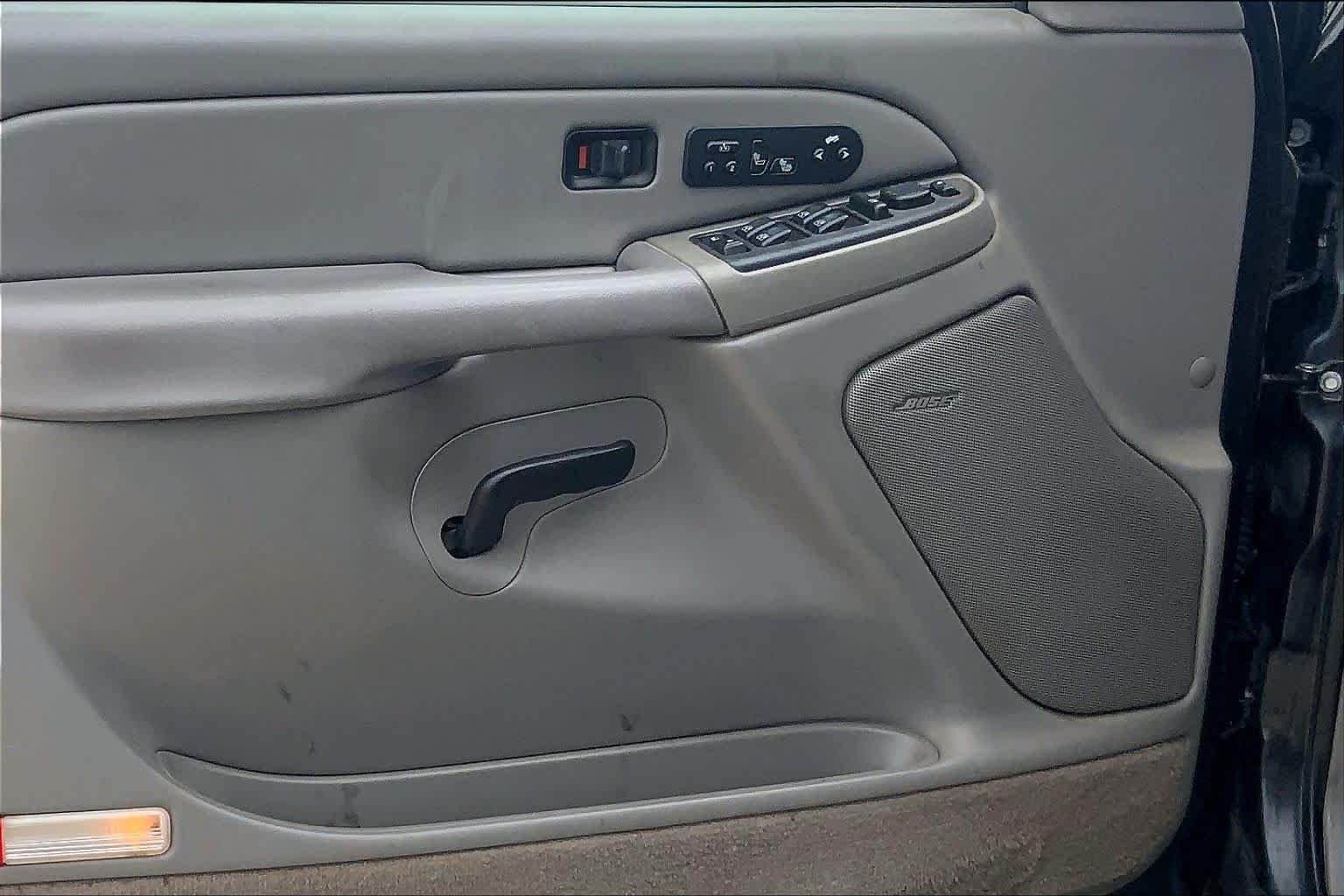 Used 2005 Dark Gray Metallic Chevrolet LT image 19
