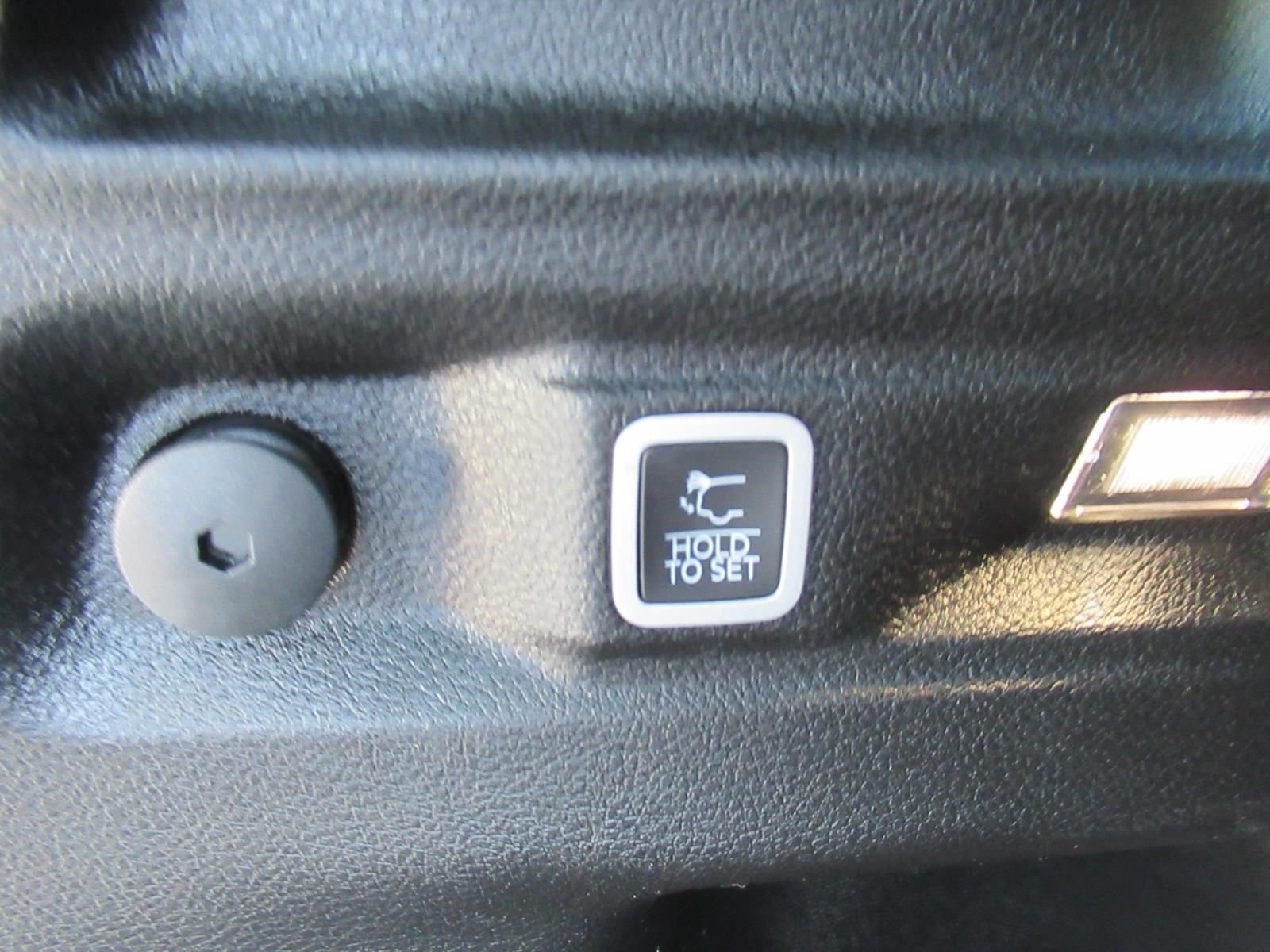 Used 2023 Black Jeep Altitude X image 33