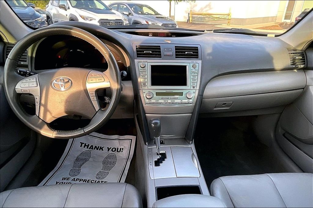 Used 2007 White Toyota Base image 14