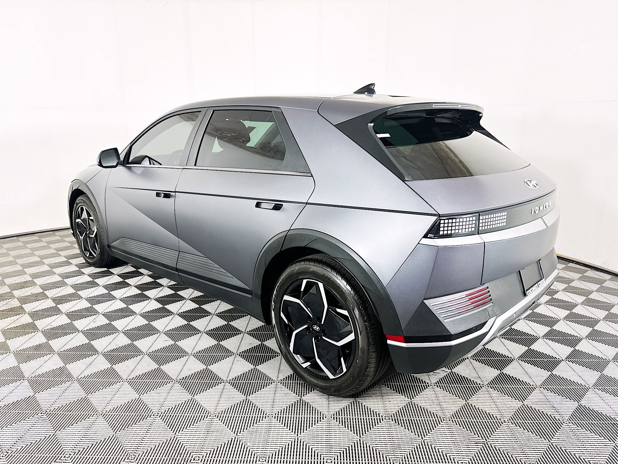 2024 Hyundai IONIQ thumbnail 7