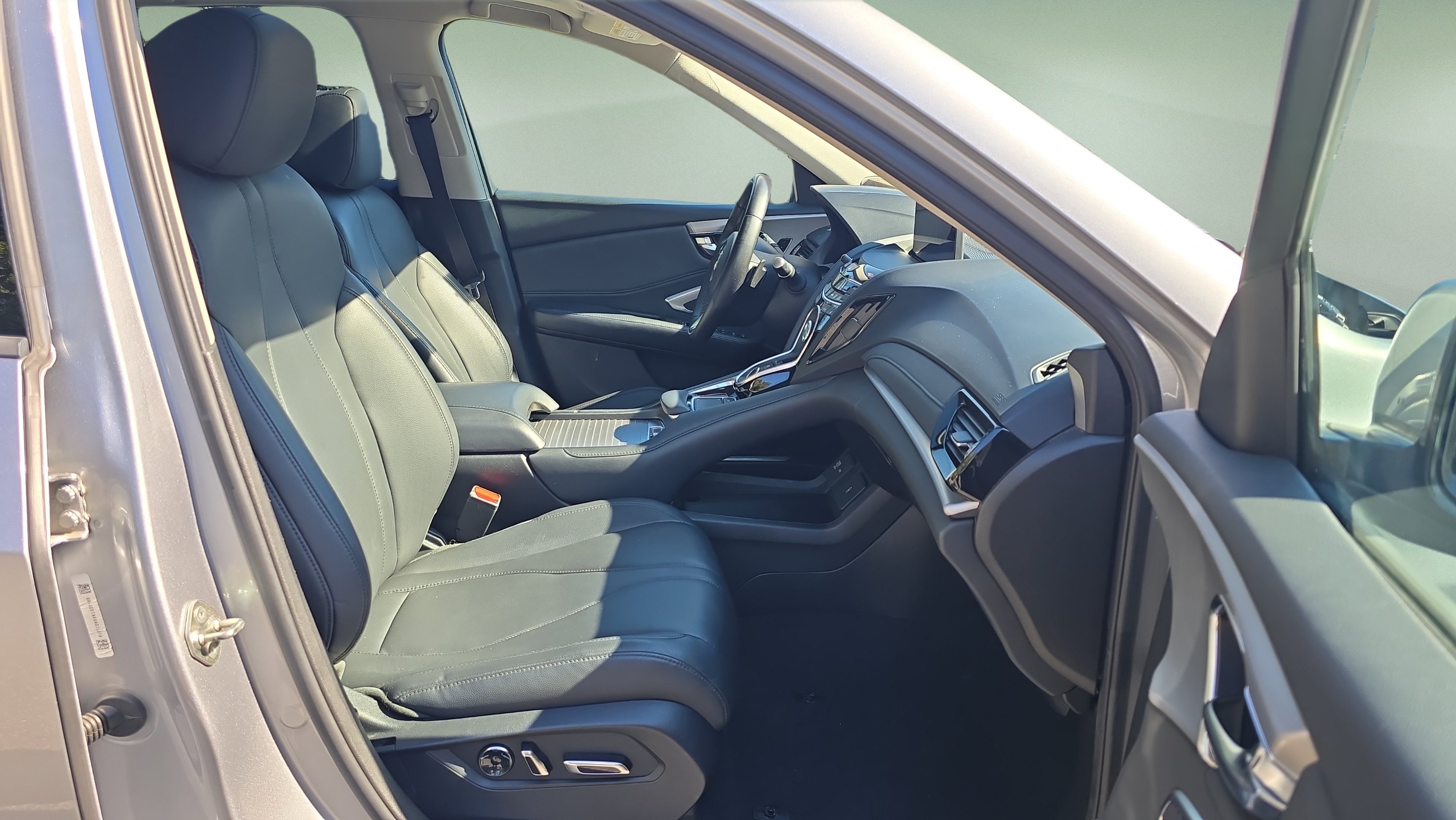 Used 2019 Silver Acura SH-AWD image 10