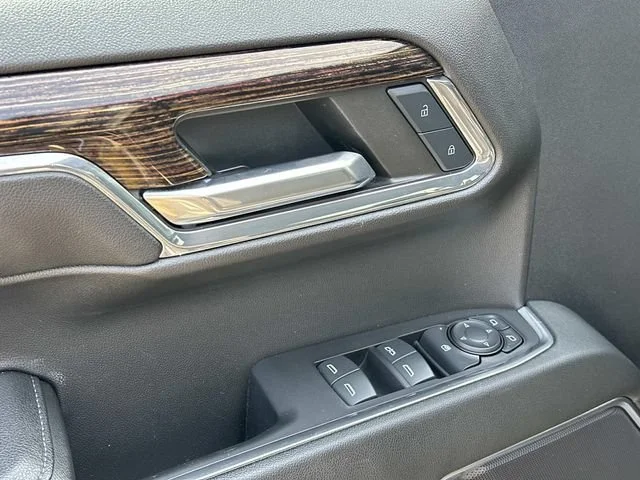 Used 2024 Onyx Black GMC Elevation image 62