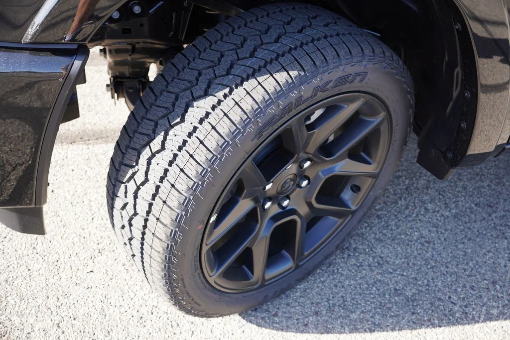 New 2026 Diamond Black Crystal Pearl-Coat Exterior Paint RAM Laramie image 9