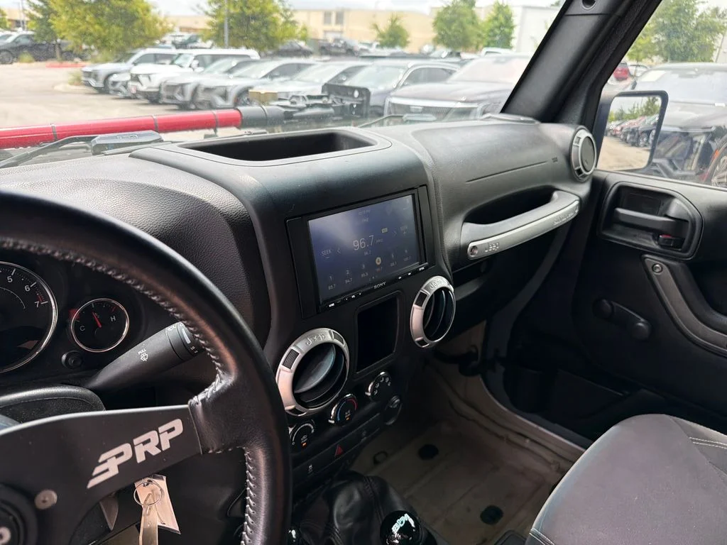 Used 2015 White Jeep Rubicon image 29