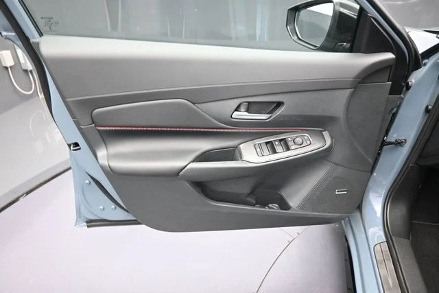 2026 Nissan Sentra SR - Photo 9
