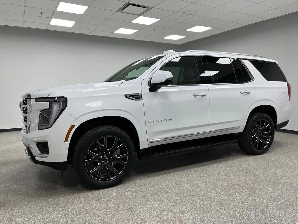 Used 2025 White GMC Elevation image 6