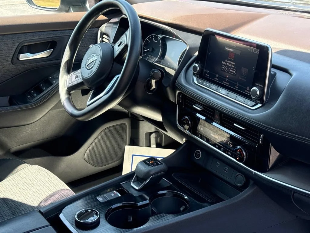 Used 2022 Gray Nissan SV image 11