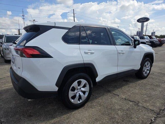 Used 2025 Ice Cap Toyota LE image 5