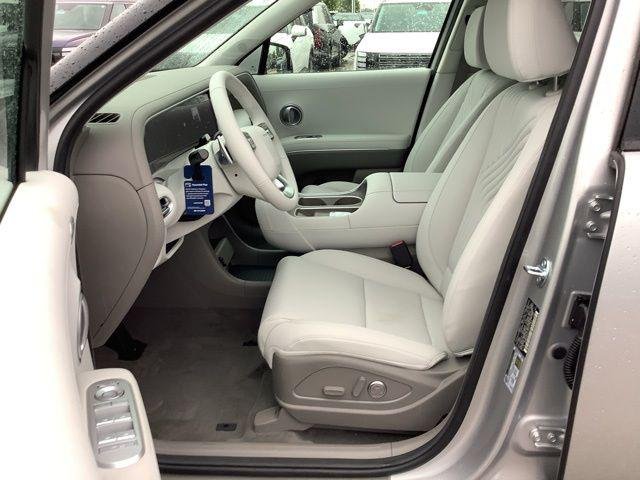 New 2026 Silver Metallic Hyundai SEL Premium image 9