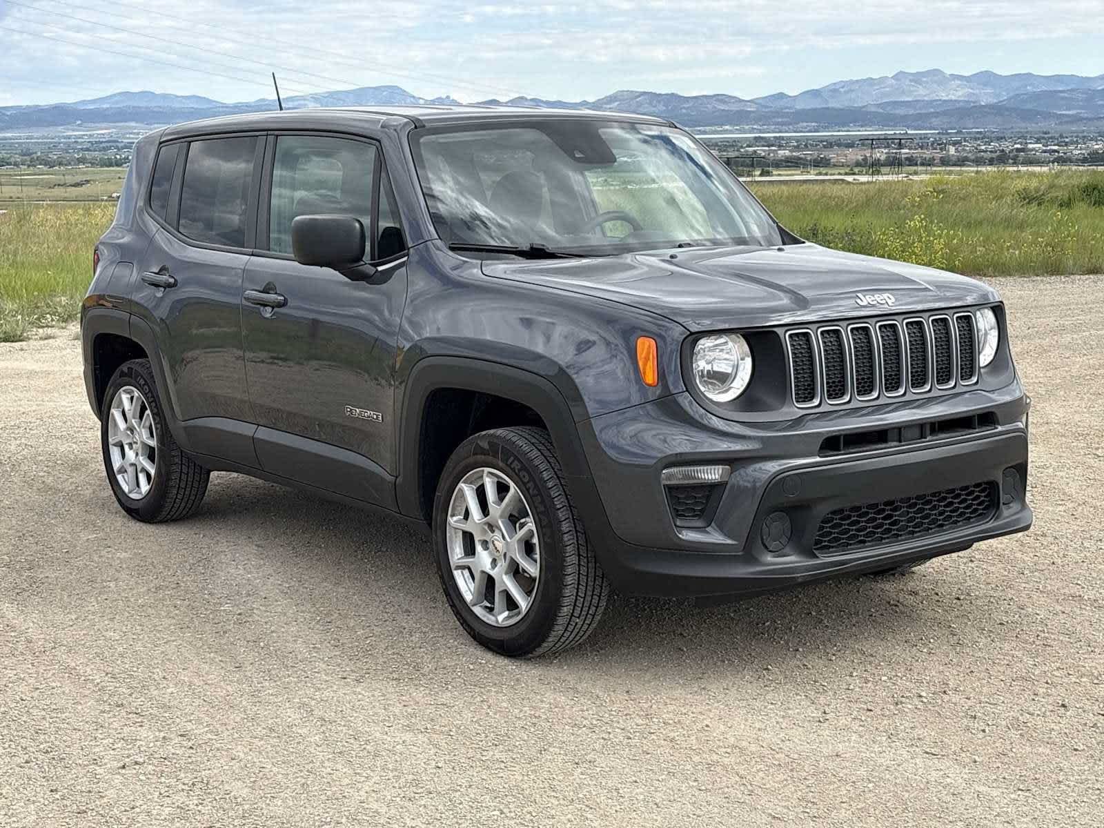 Used 2023 Graphite Gray Jeep Latitude image 3