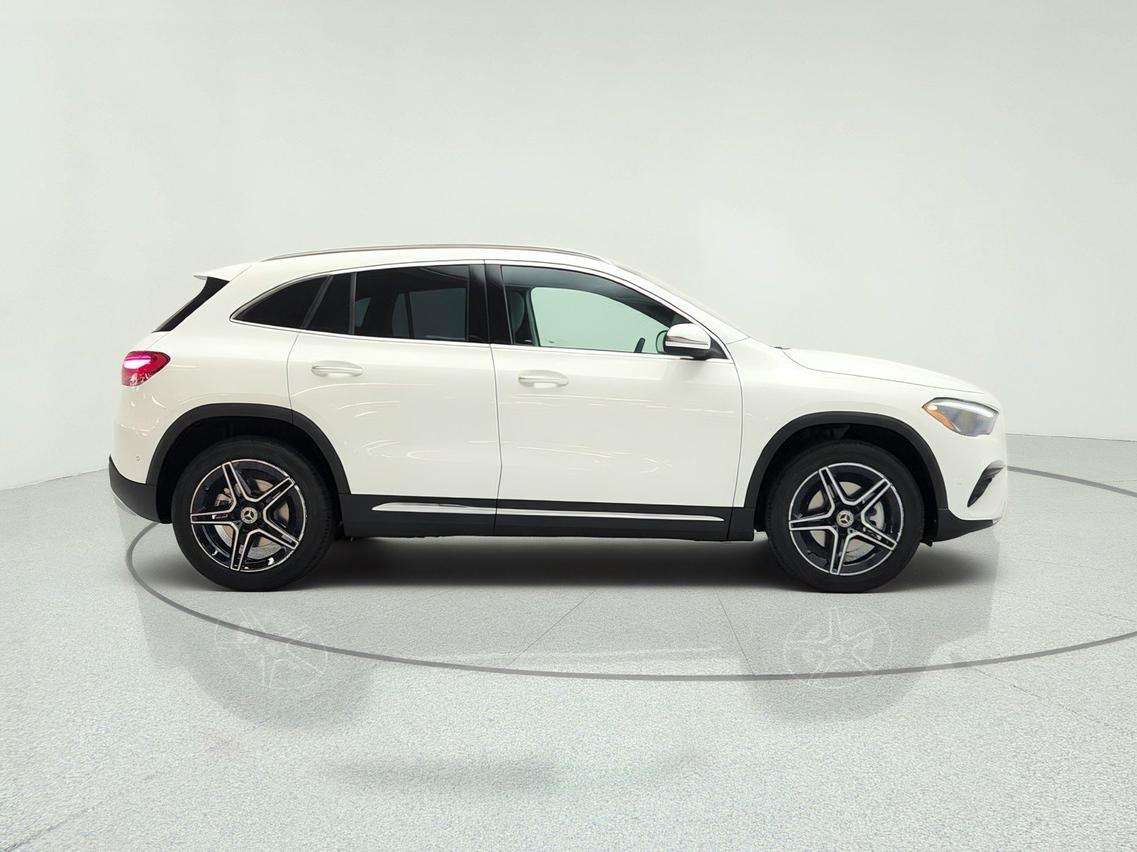 New 2026 Polar White Mercedes-Benz GLA 250 SUV image 19