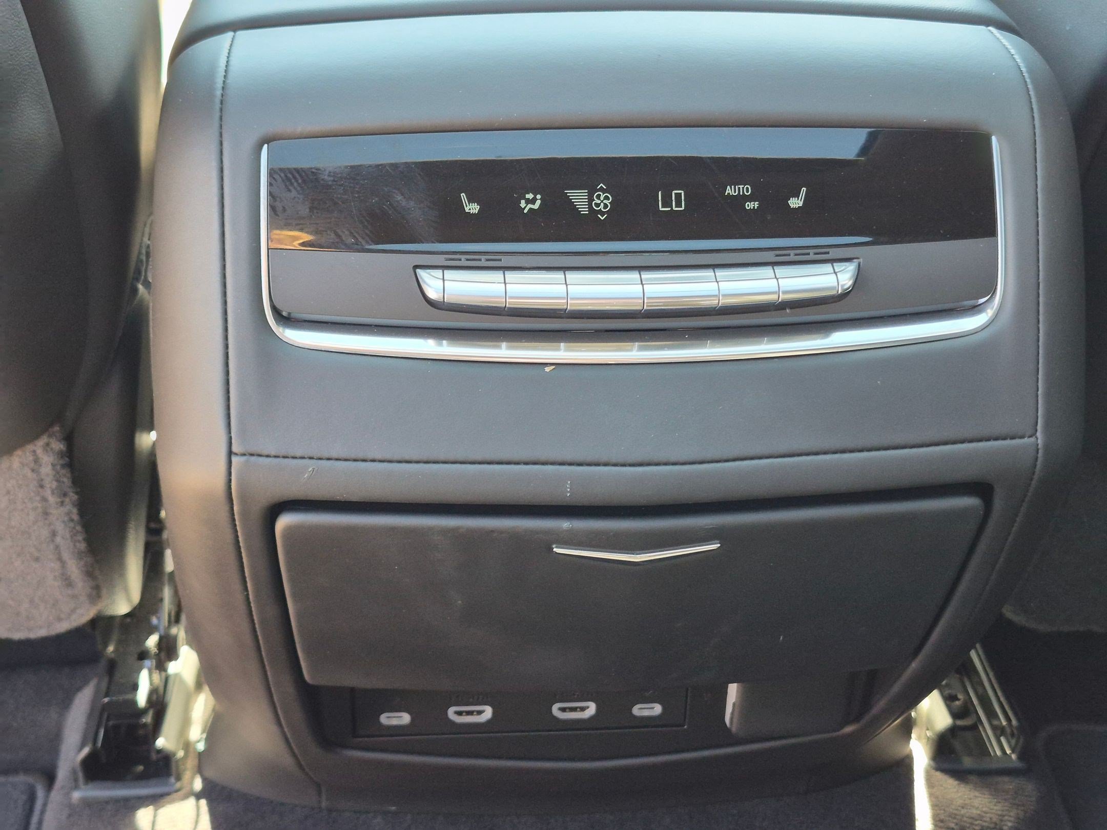 Used 2022 Crystal White Tricoat Cadillac Sport Platinum image 25