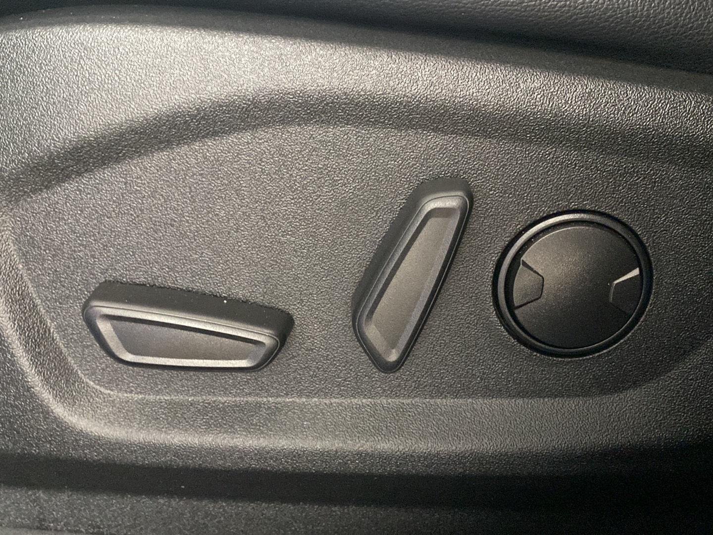 Used 2022 Blue Metallic Ford SEL image 16