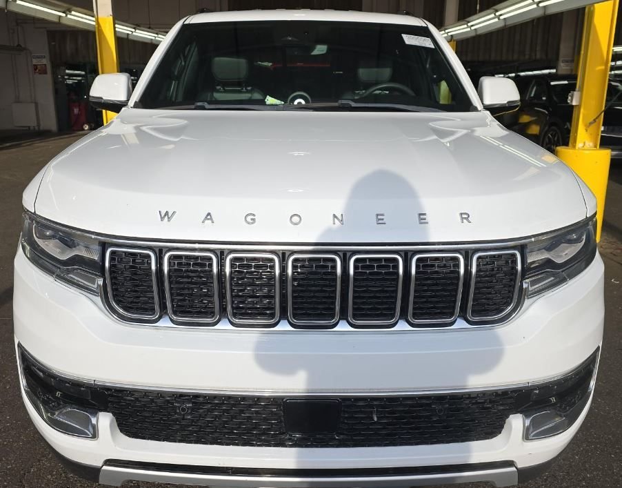 Used 2022 Jeep Wagoneer Series II with VIN 1C4SJVBT5NS157710 for sale in Kansas City