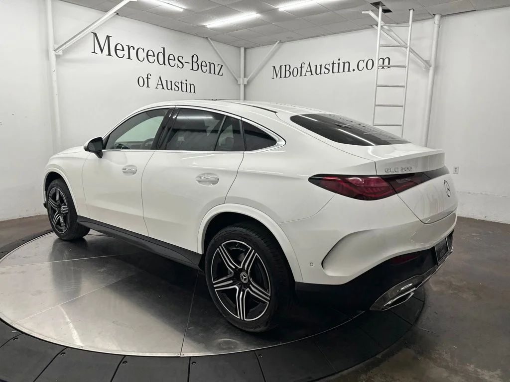 New 2027 White Mercedes-Benz GLC 300 image 5