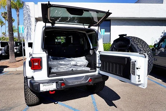 New 2026 Bright White Clear-Coat Exterior Paint Jeep Rubicon X image 16