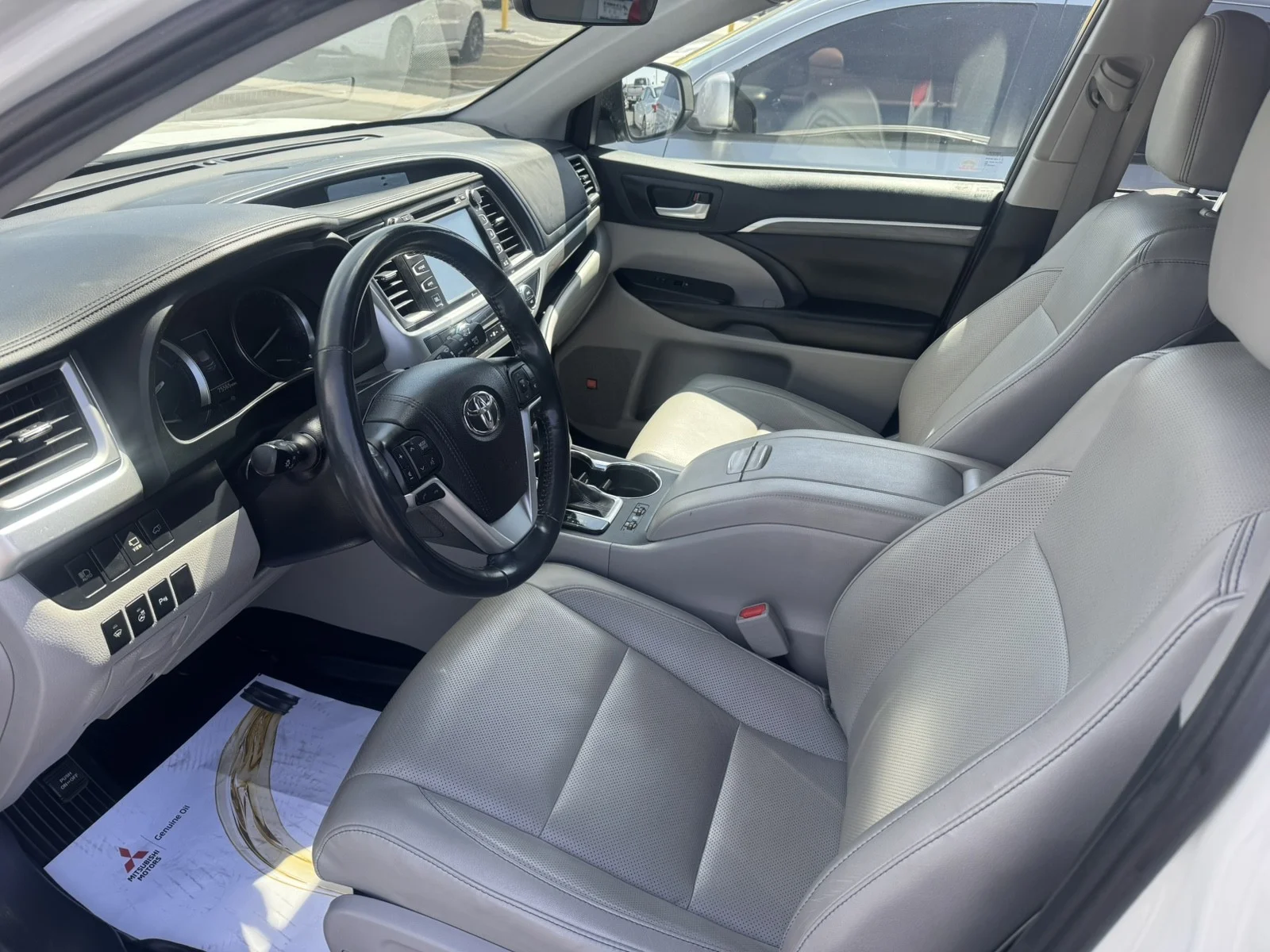 Used 2019  Toyota Hybrid Limited image 8
