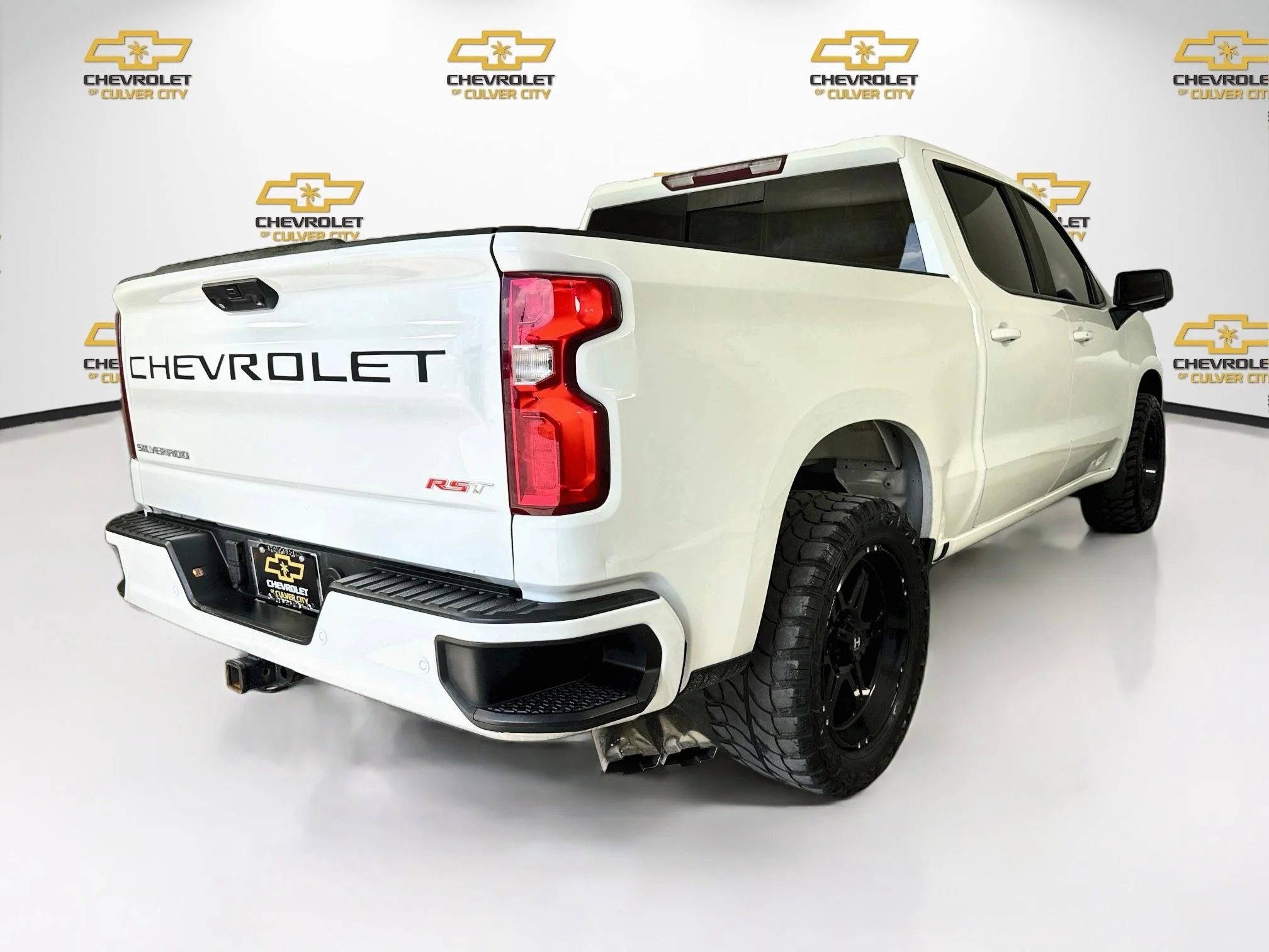 Used 2023 SUMMIT WHITE Chevrolet RST image 8