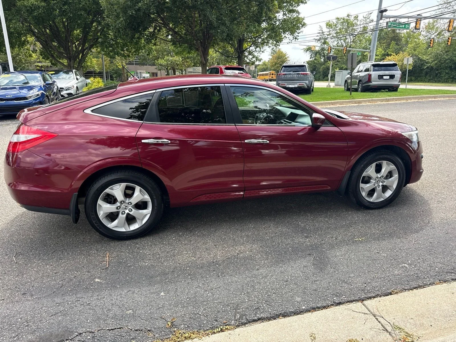 Used 2010 Tango Red Pearl Honda EX-L image 7