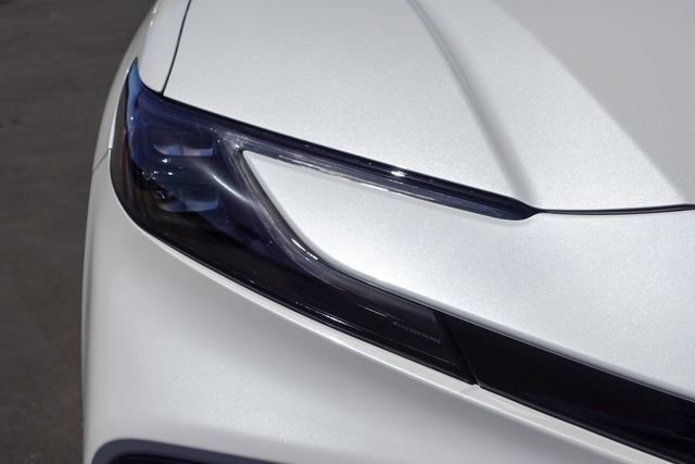 New 2026 Wind Chill Pearl with Midnight Black Metallic roof <sup>1</sup> Toyota  XSE image 4