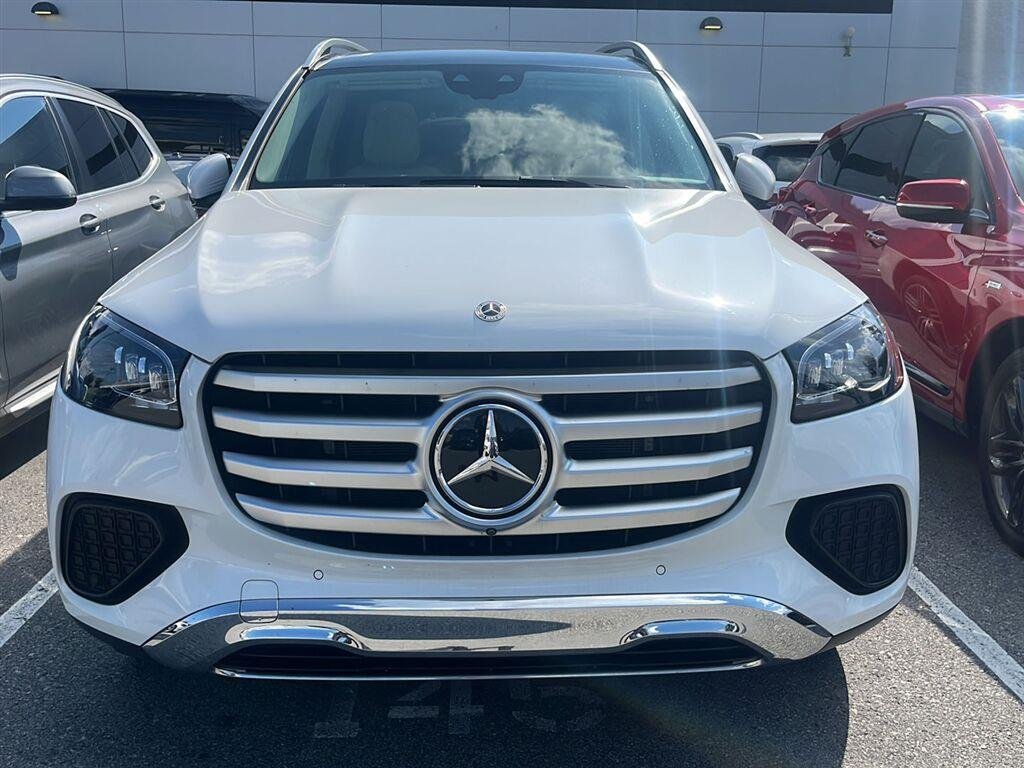 Certified Used 2025 MANUFAKTUR Moonlight White Metallic Mercedes-Benz GLS 450 image 2