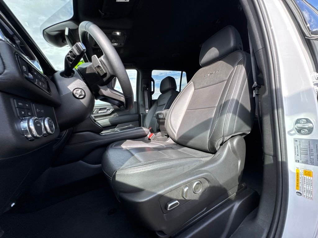 Used 2025 White GMC Denali image 12