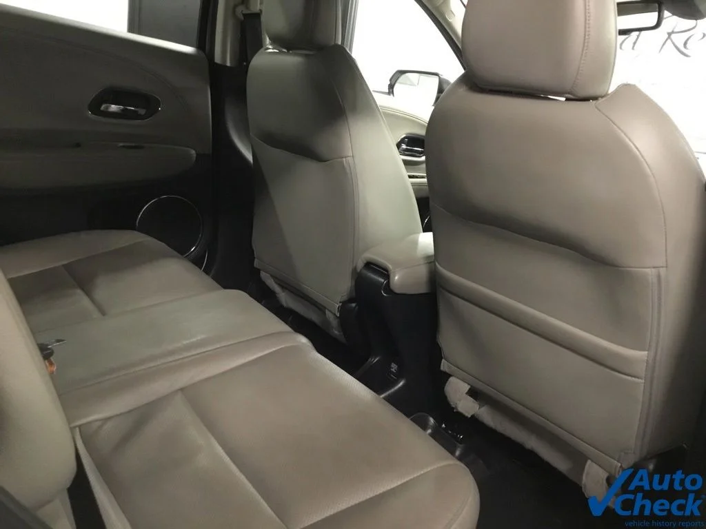 Used 2021 White Honda EX-L image 31