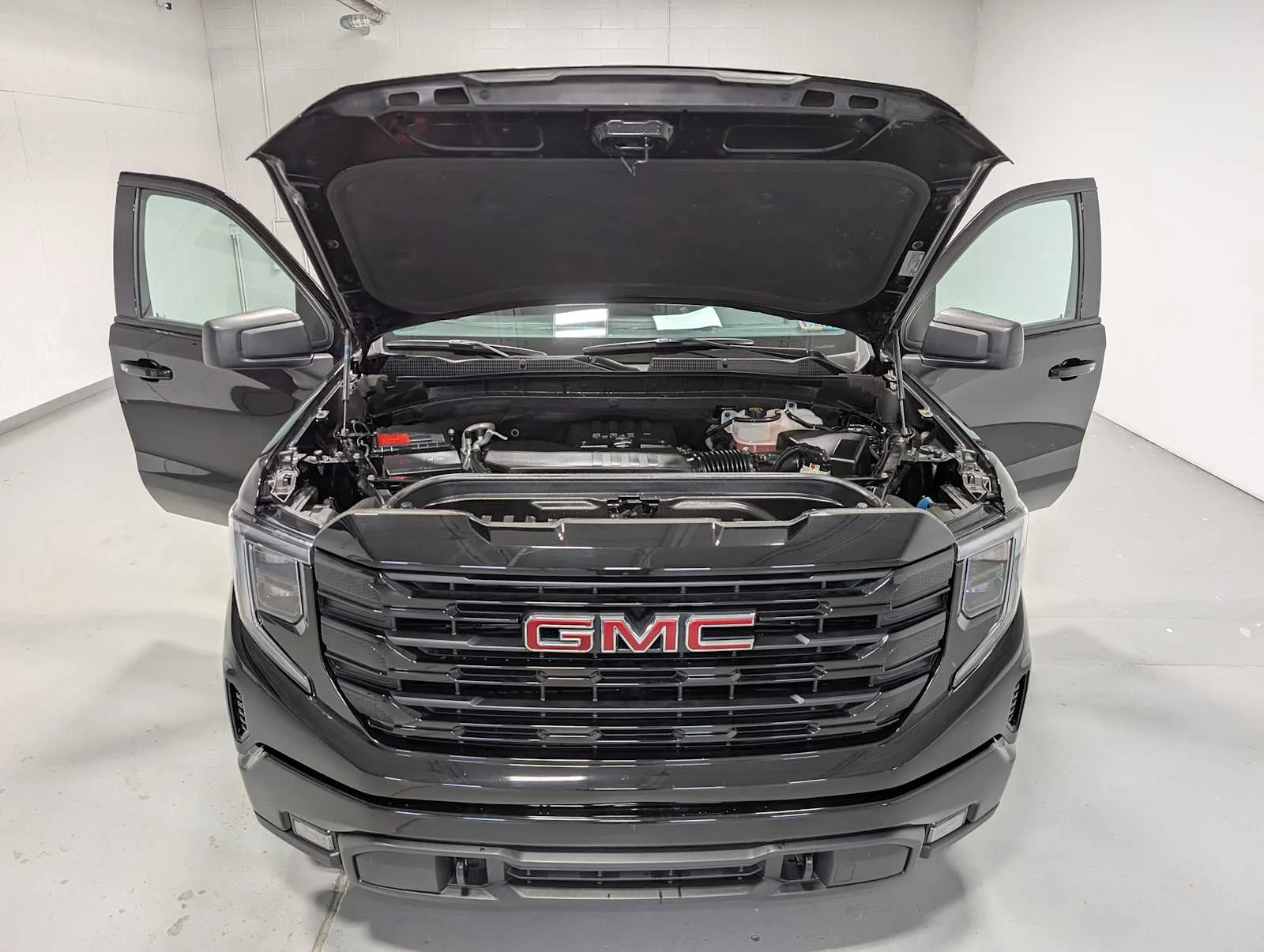 Used 2024 Onyx Black GMC Elevation image 12