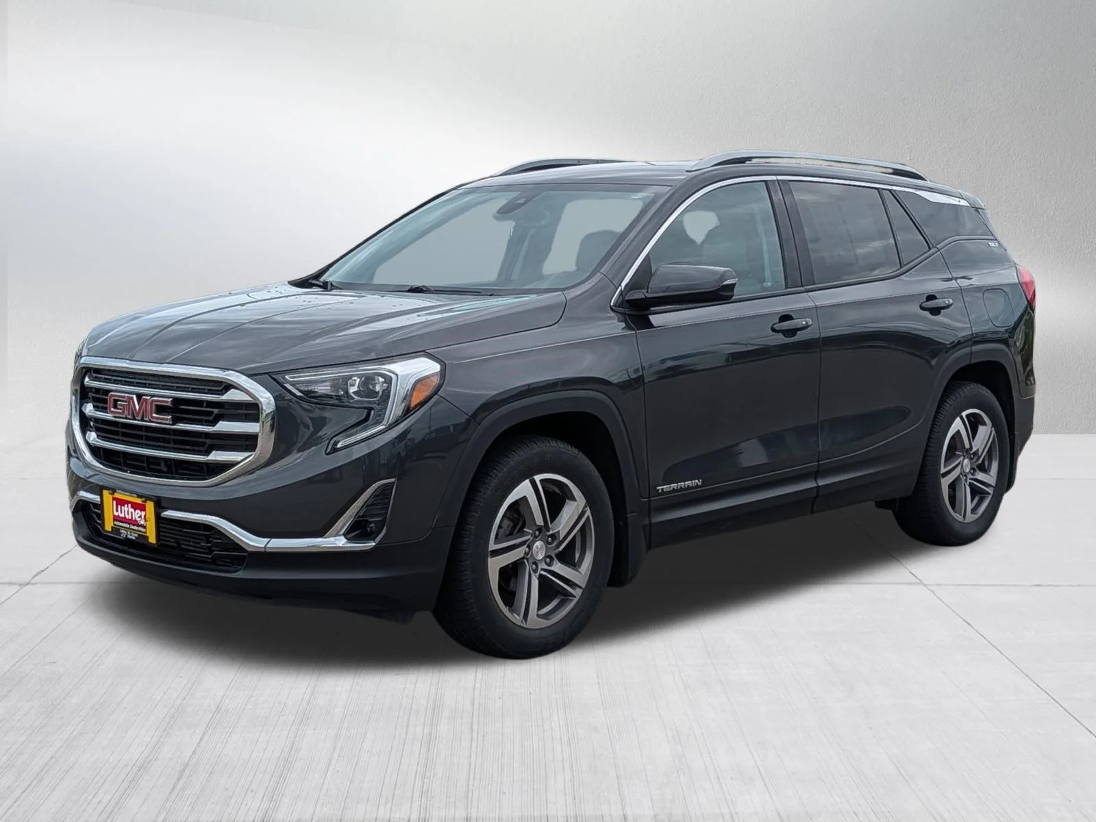 Used 2018 Graphite Gray Metallic GMC SLT image 3