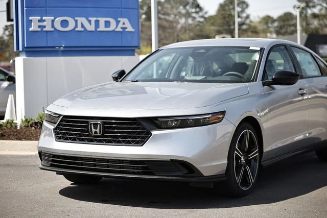 New 2026 Silver Honda SE image 2