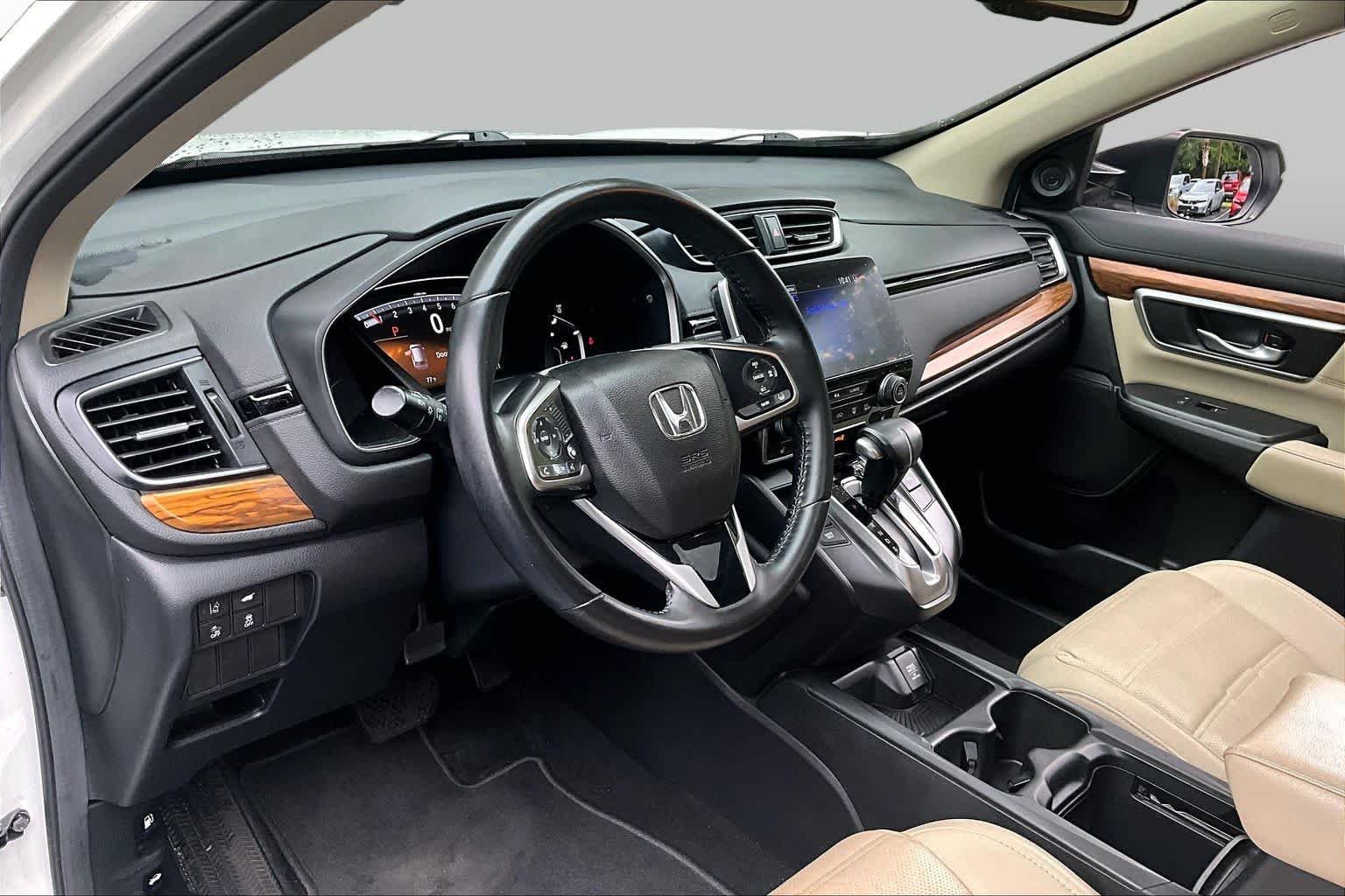 Used 2018 White Diamond Pearl Honda Touring image 18