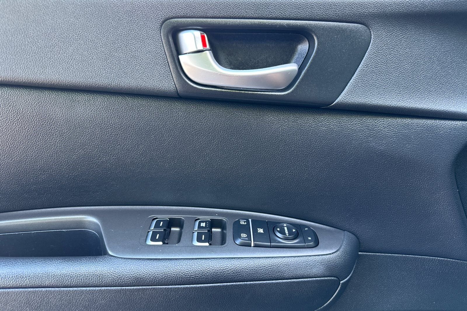 Used 2017 Black Kia LX image 11