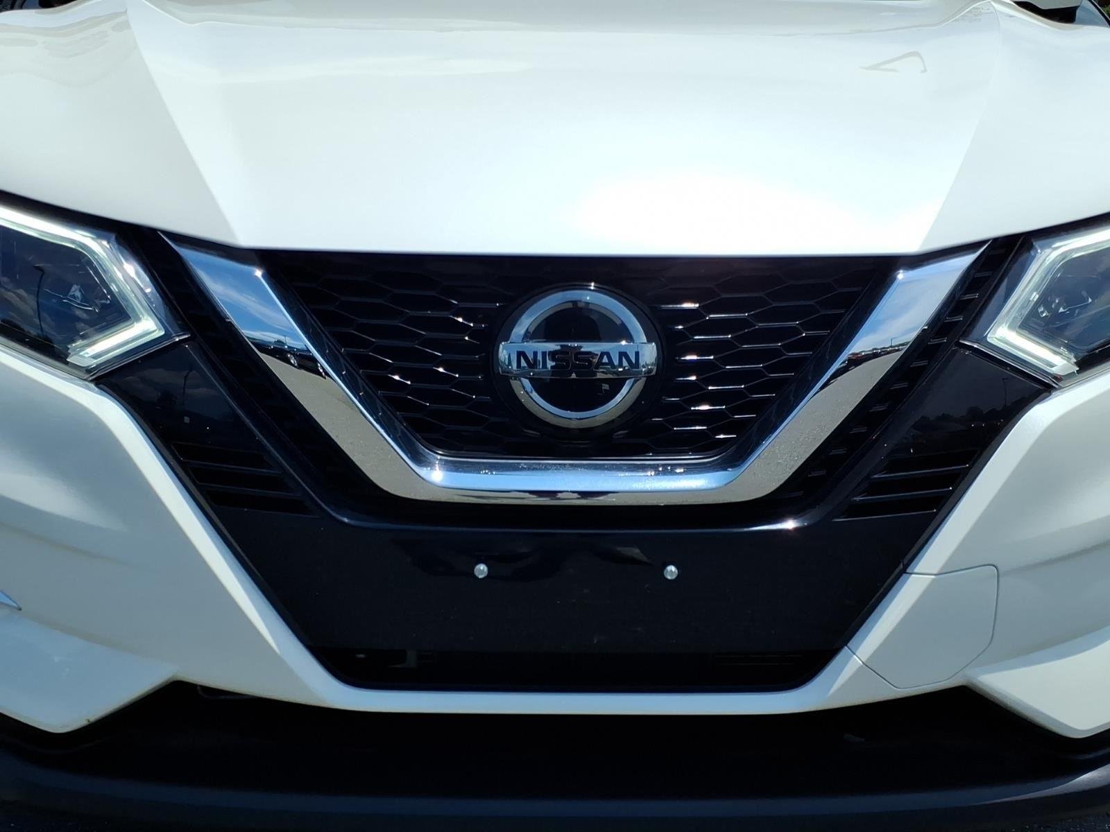 Used 2022 Pearl White Tricoat Nissan SL image 15