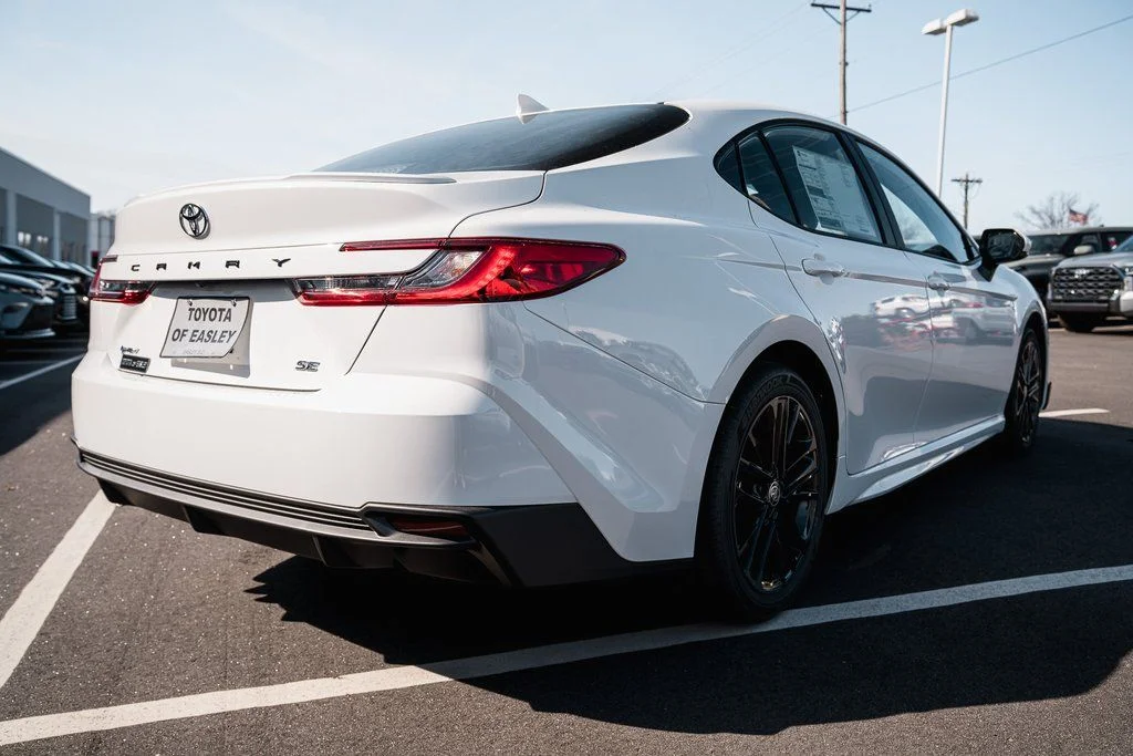 2026 Toyota Camry SE - Photo 7