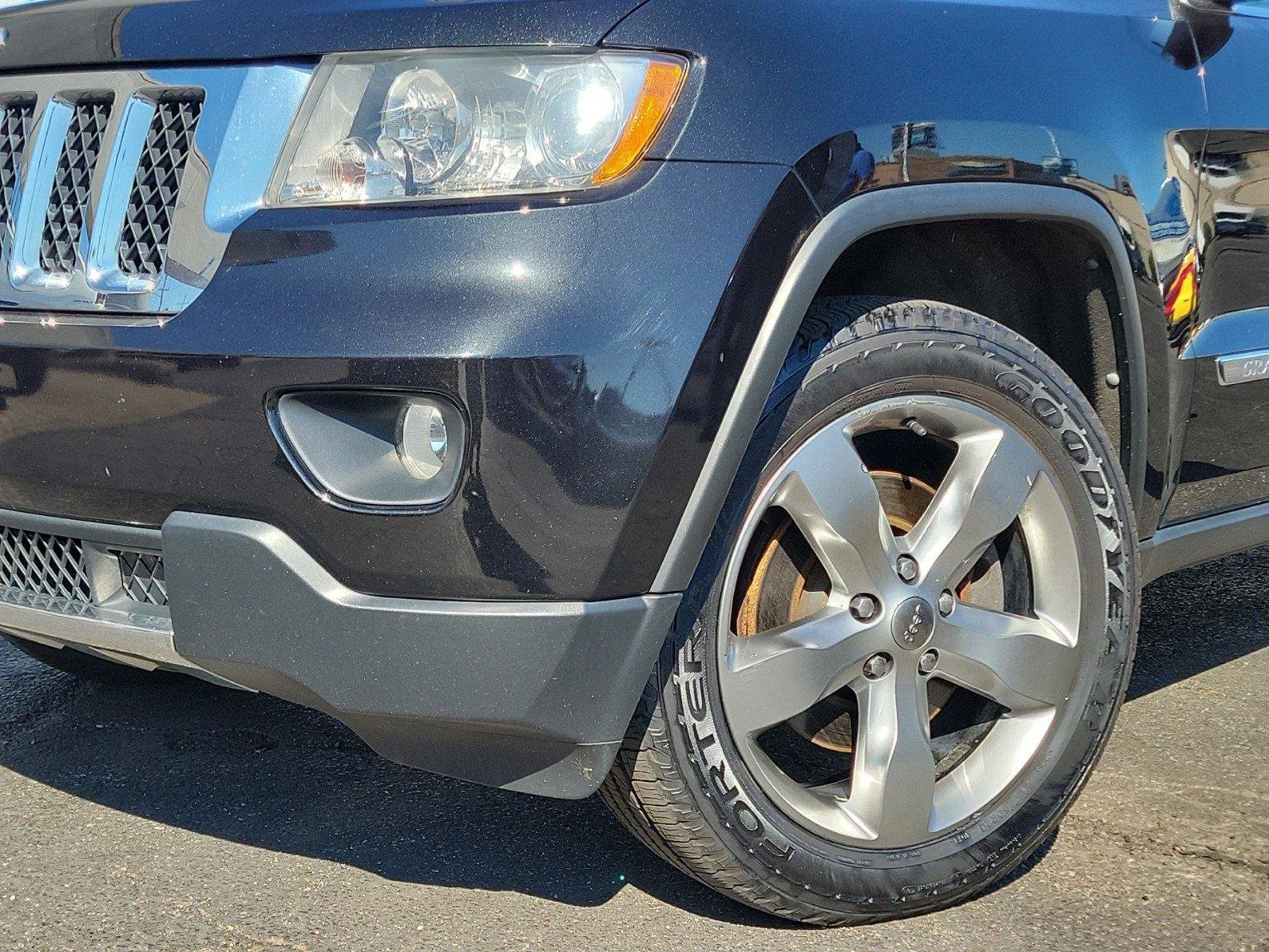 Used 2013 Brilliant Black Crystal Pearl Jeep Overland image 4