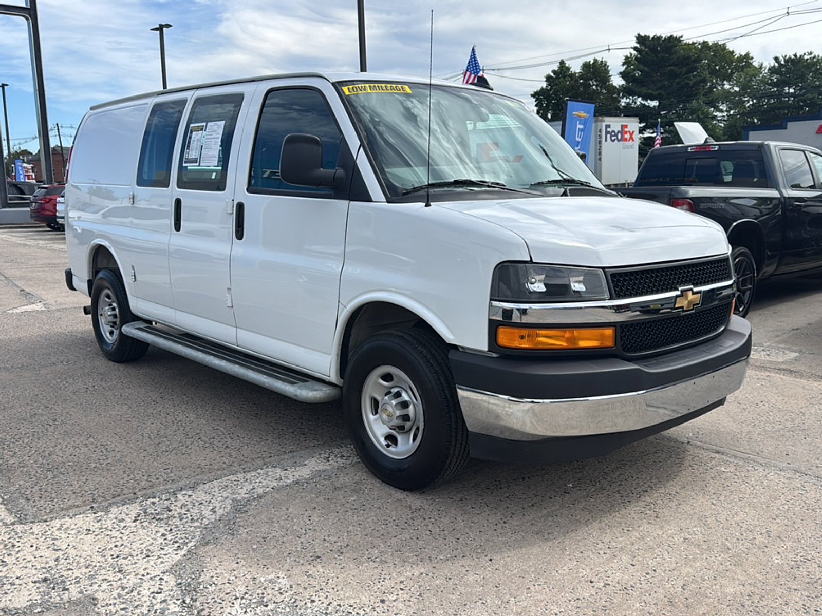 2025 Chevrolet Express Cargo Work Van - Photo 4