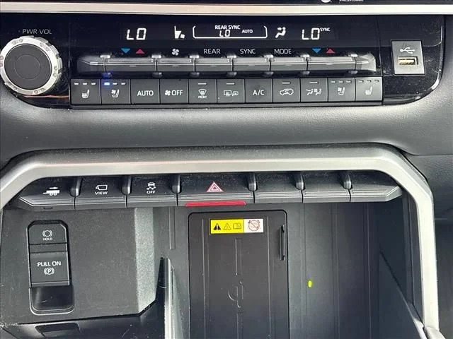 2023 Toyota Sequoia Platinum - Photo 31