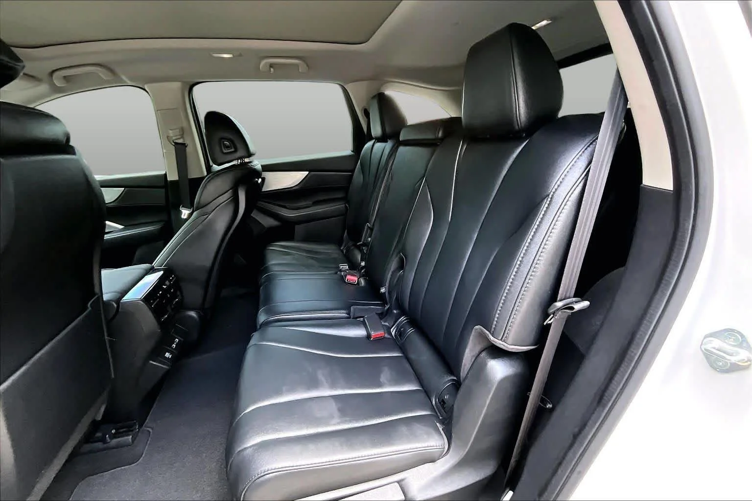 Used 2024 Platinum White Pearl Acura  image 21