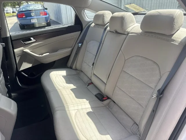 Used 2016 Silver Hyundai Sport image 13